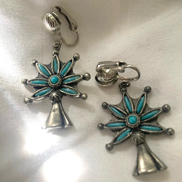 Jewelry - Vintage Zuni silver & turquoise starburst clip-on earrings